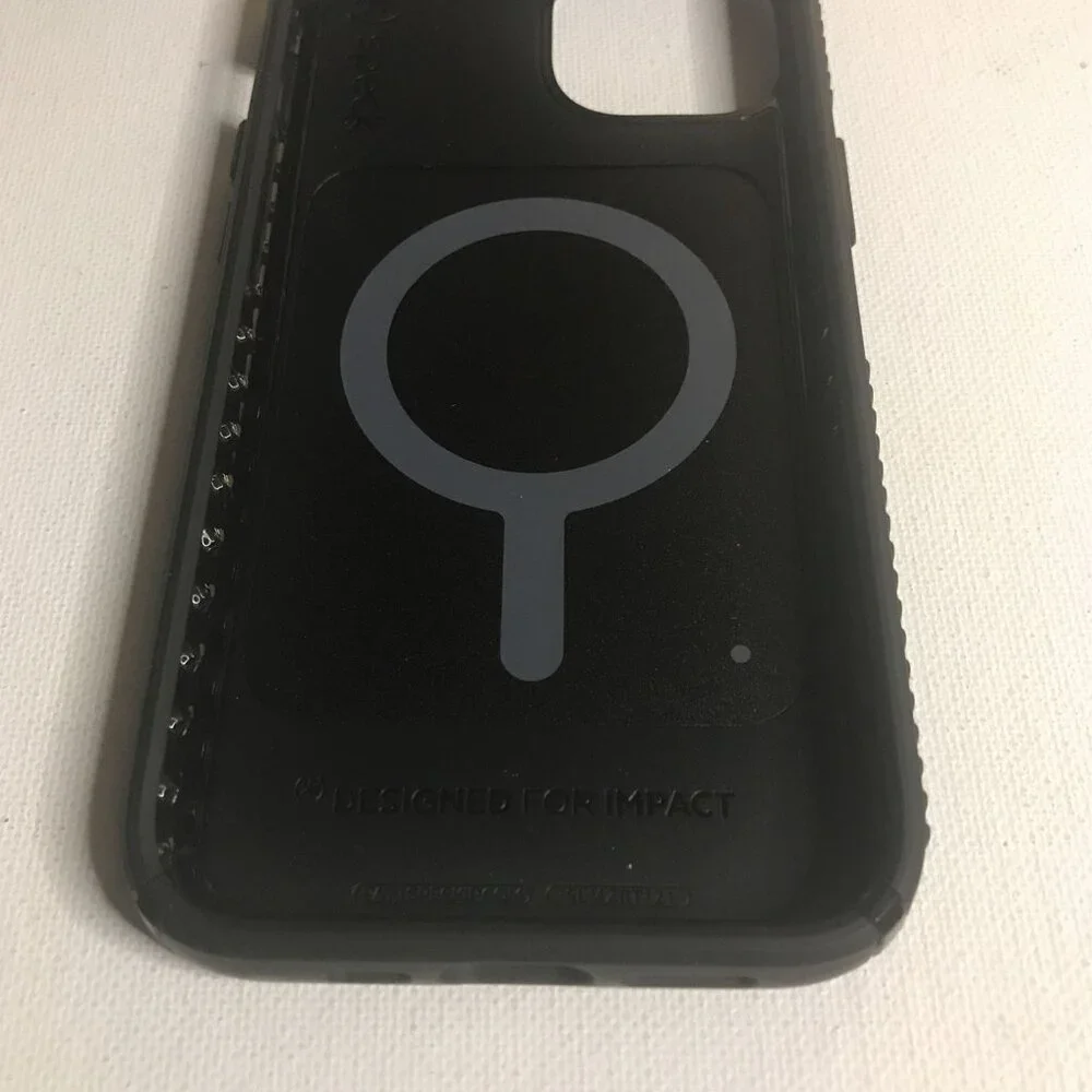 Speck - Presidio2 Grip with Magsafe for iPhone 13 - BLACK - Picture 3 of 8